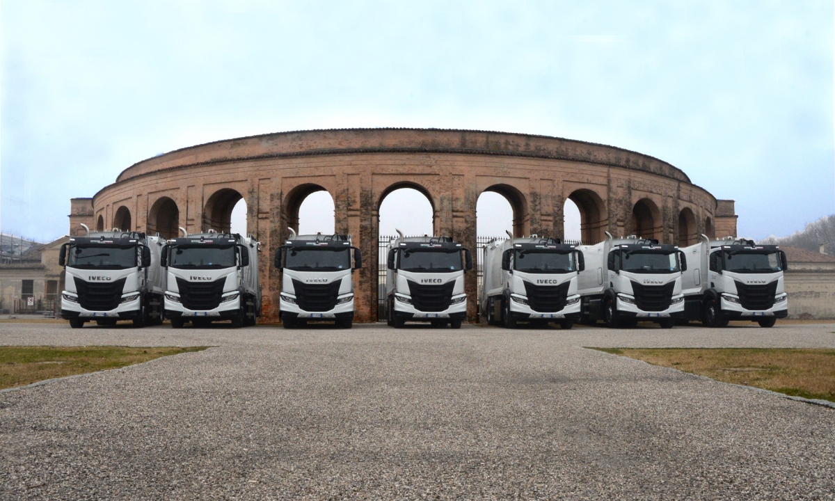 IVECO consegna sette IVECO S-Way CNG a Mantova Ambiente per i servizi di raccolta rifiuti del territorio - - Lombardia Truck