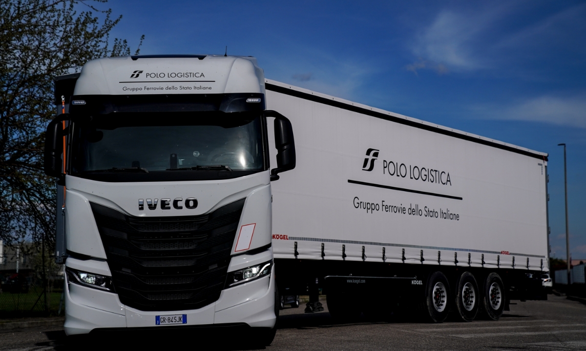 IVECO per la sostenibilità: consegnati al Polo Logistica FS 10 nuovi IVECO S-Way alimentabili ad HVO per servizi intermodali dal primo all’ultimo miglio - - Lombardia Truck