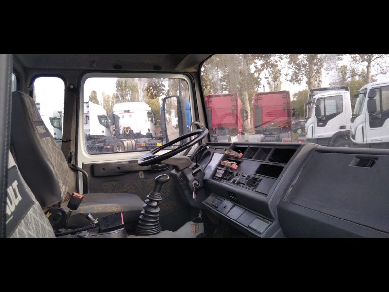 RENAULT TRUCKS RENAULT MIDLUM 75  CISTERNA . - Lombardia Truck