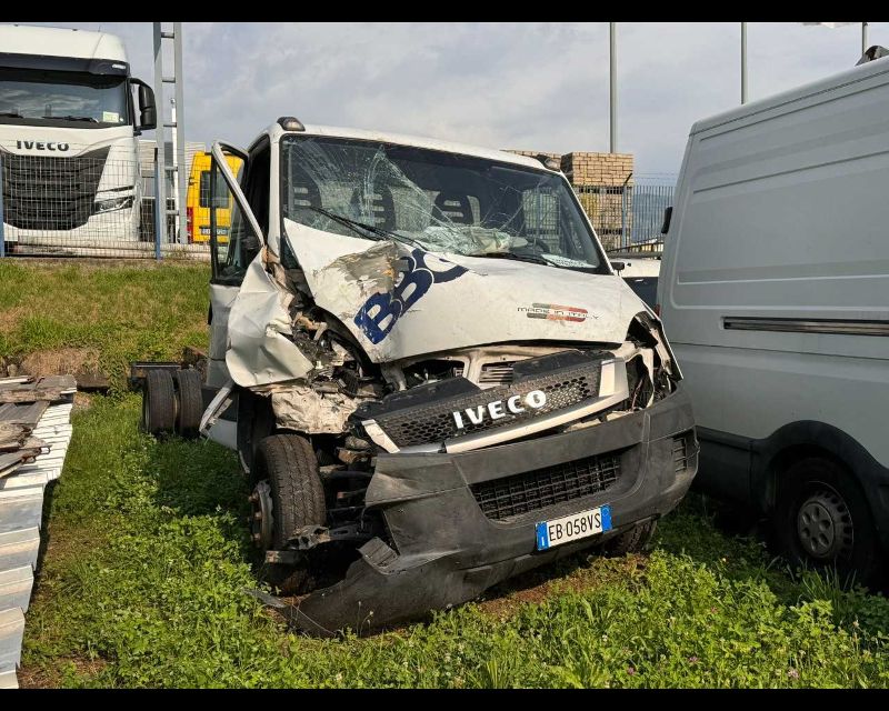 IVECO DAILY 65C18  A TELAIO - INCIDENTATO - Lombardia Truck